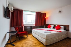 Deluxe Double Room, 1 King Bed | Blackout curtains, free WiFi - Ruamchitt Travelodge (Bangkok)