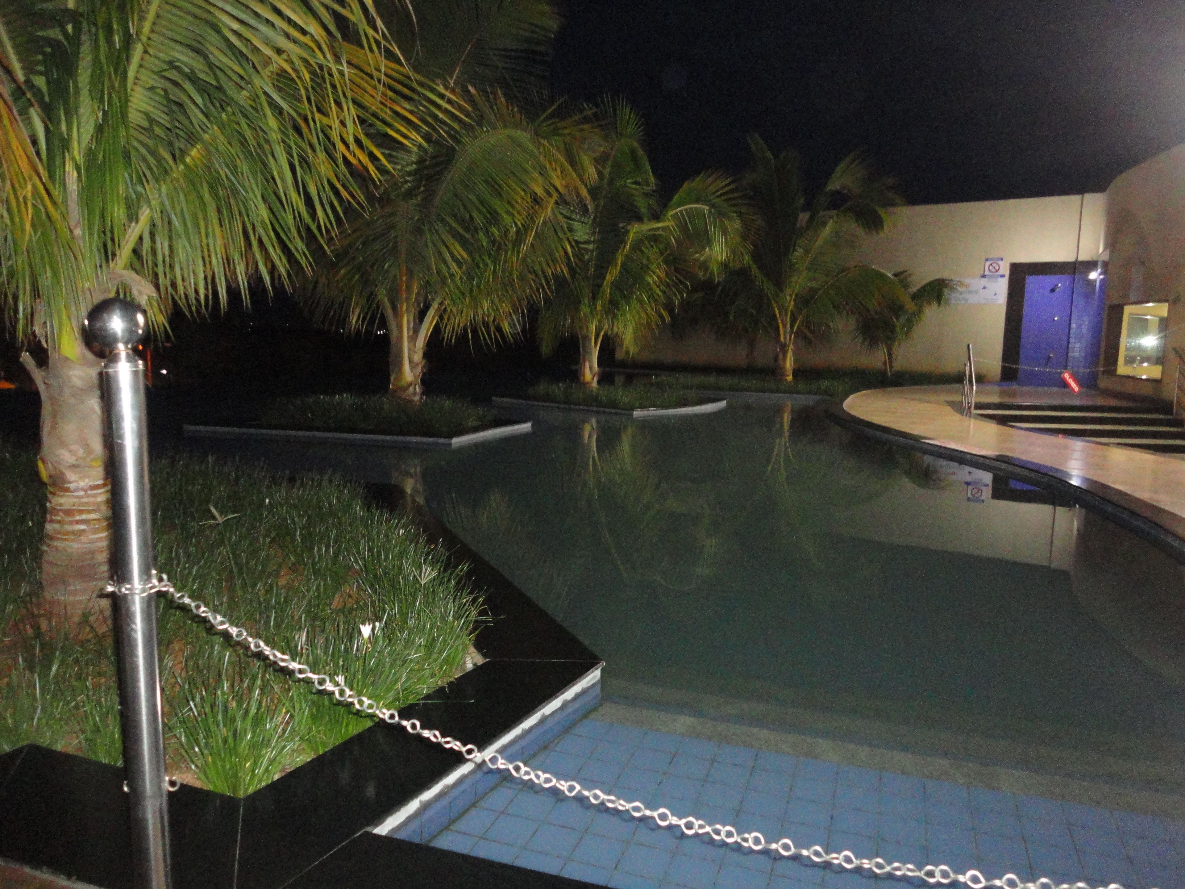 Kolam renang terbuka