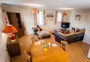 Apartment, 2 Bedrooms, 2 Bathrooms | Living area