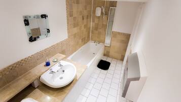 Superior Apartment, 2 Bedrooms, 2 Bathrooms | Bathroom | Free toiletries, hair dryer, towels, soap