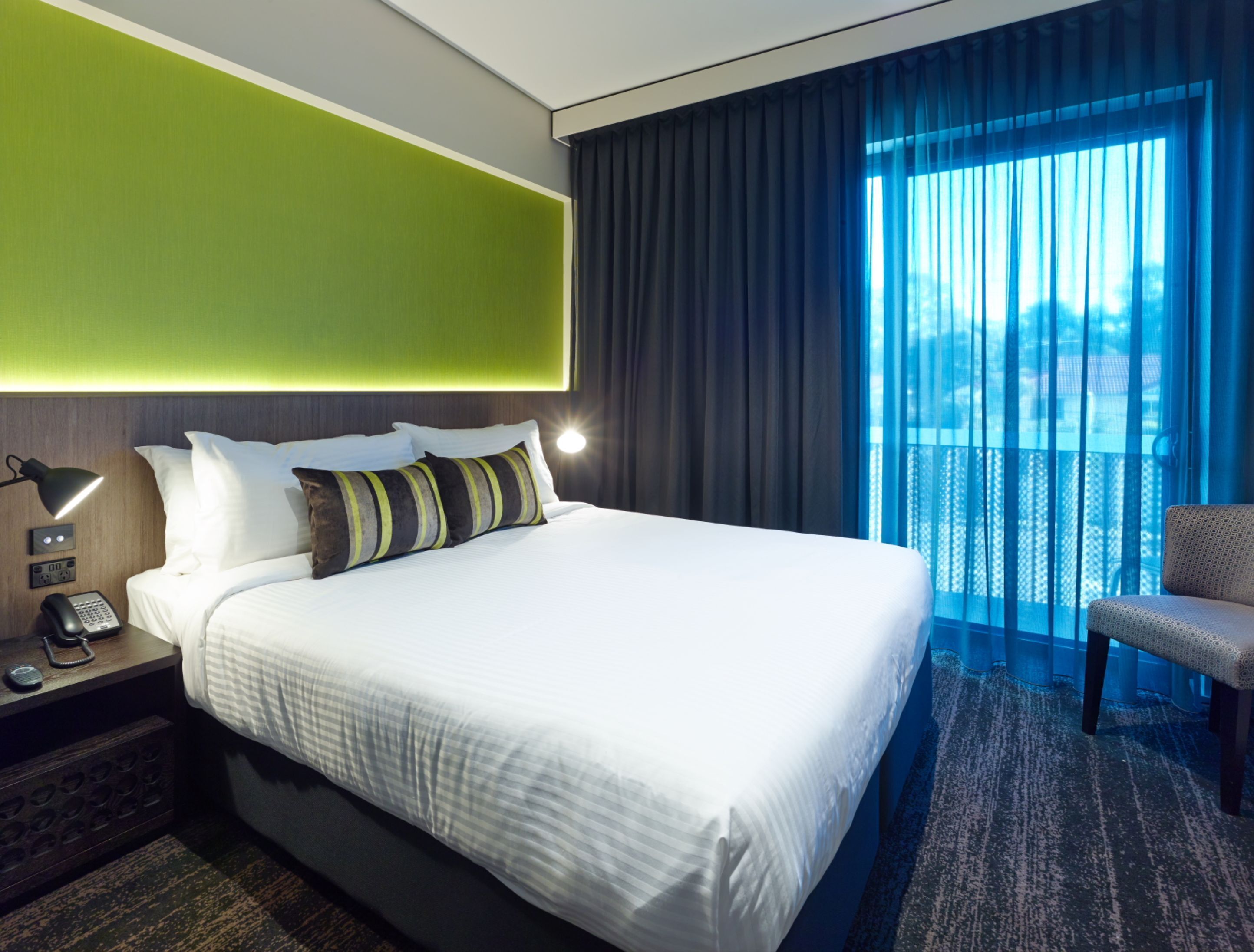 executive suite, 1 king bed | 1 bedroom, minibar, in-room safe, desk