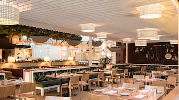 2 restaurants, breakfast, lunch, dinner served; Italian cuisine