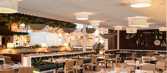 The Glen Hotel & Suites