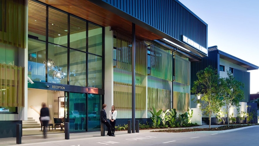 The Glen Hotel & Suites