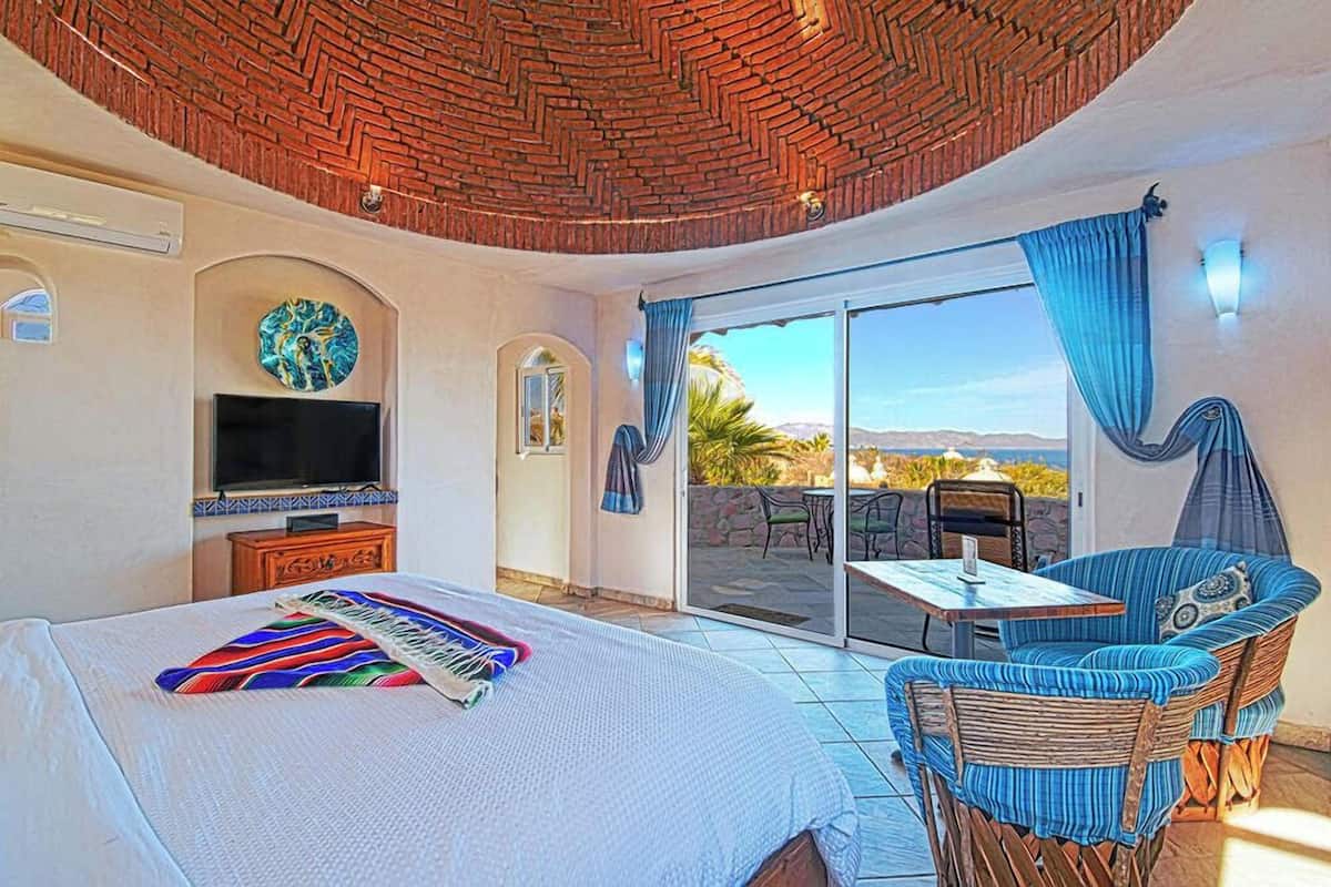 Superior Cabin, 1 King Bed, Terrace, Ocean View | 1 bedroom, down duvets, individually decorated, free WiFi