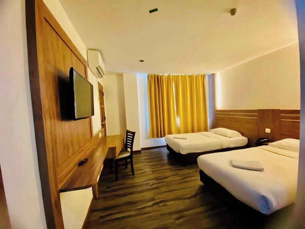 Zimmersafe, Schreibtisch, Verdunkelungsvorhänge, schallisolierte Zimmer