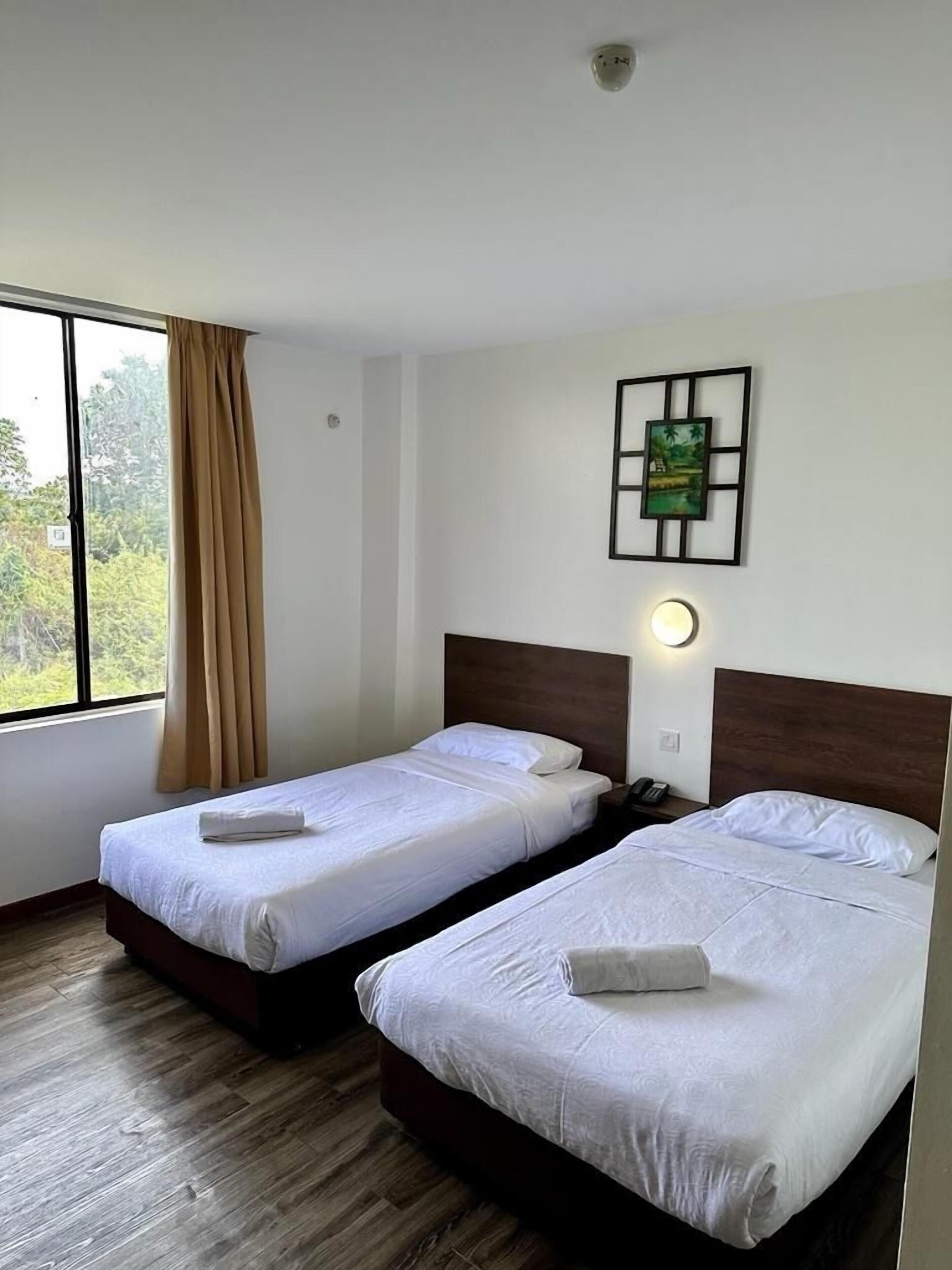 Zimmersafe, Schreibtisch, Verdunkelungsvorhänge, schallisolierte Zimmer