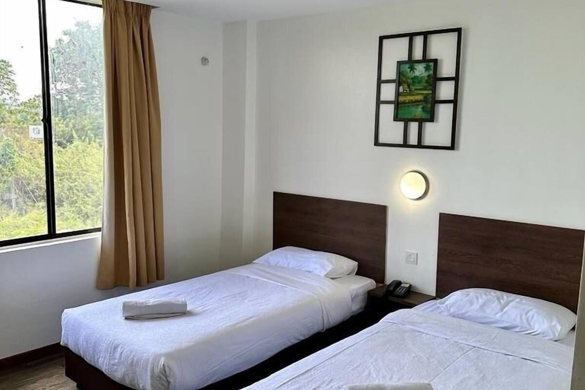 Zimmersafe, Schreibtisch, Verdunkelungsvorhänge, schallisolierte Zimmer