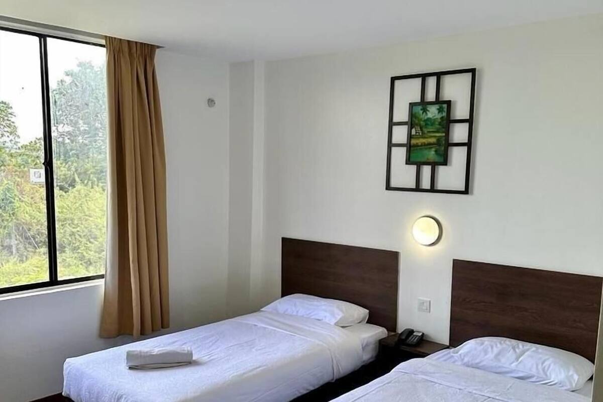 Zimmersafe, Schreibtisch, Verdunkelungsvorhänge, schallisolierte Zimmer