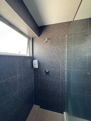 Deluxe Room | Bathroom | Shower, rainfall showerhead, hair dryer, towels - Hotel Regal Malaysia (George Town)