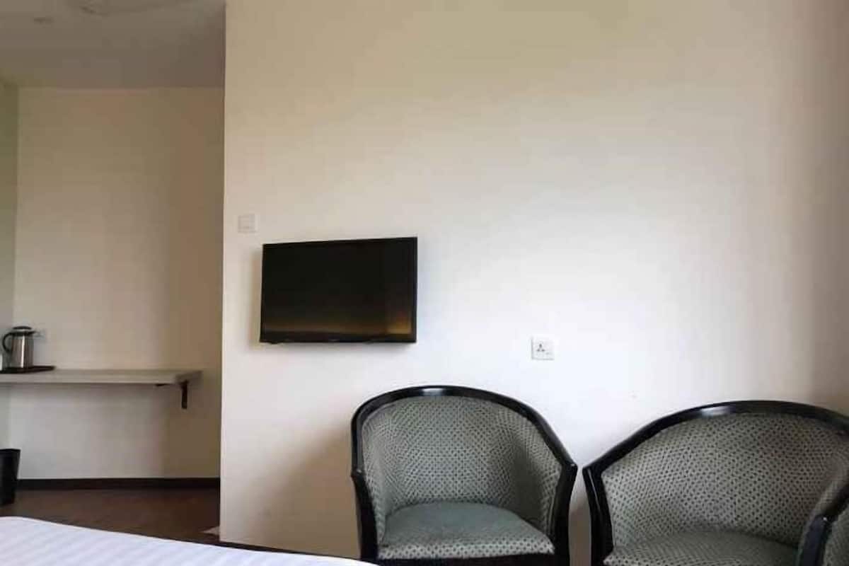 Schreibtisch, Bügeleisen/Bügelbrett, Zustellbetten, kostenloses WLAN