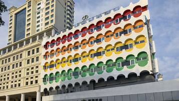 Depan hartanah - siang/malam