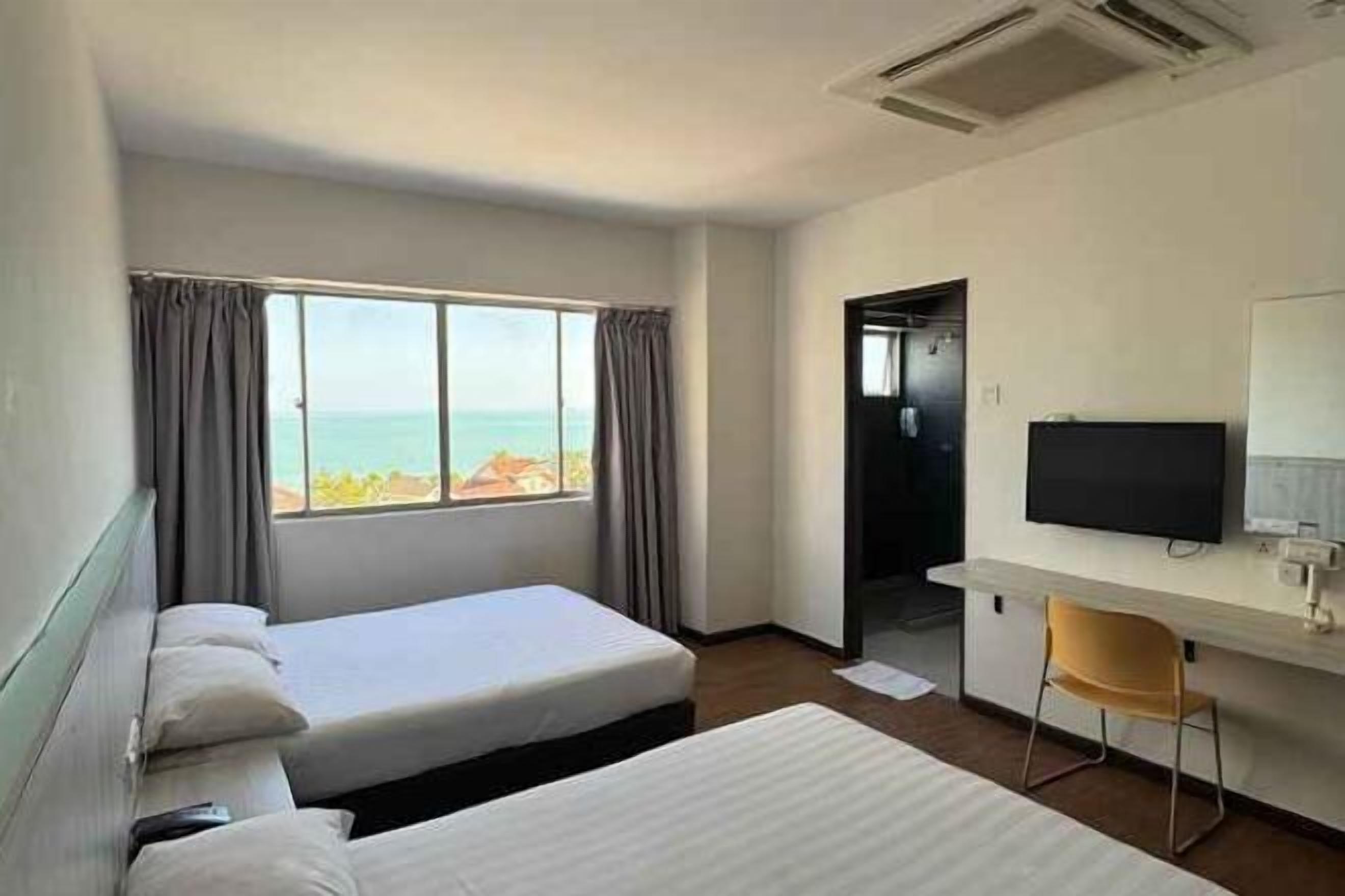 Een bureau, een strijkplank/strijkijzer, extra bedden (toeslag)