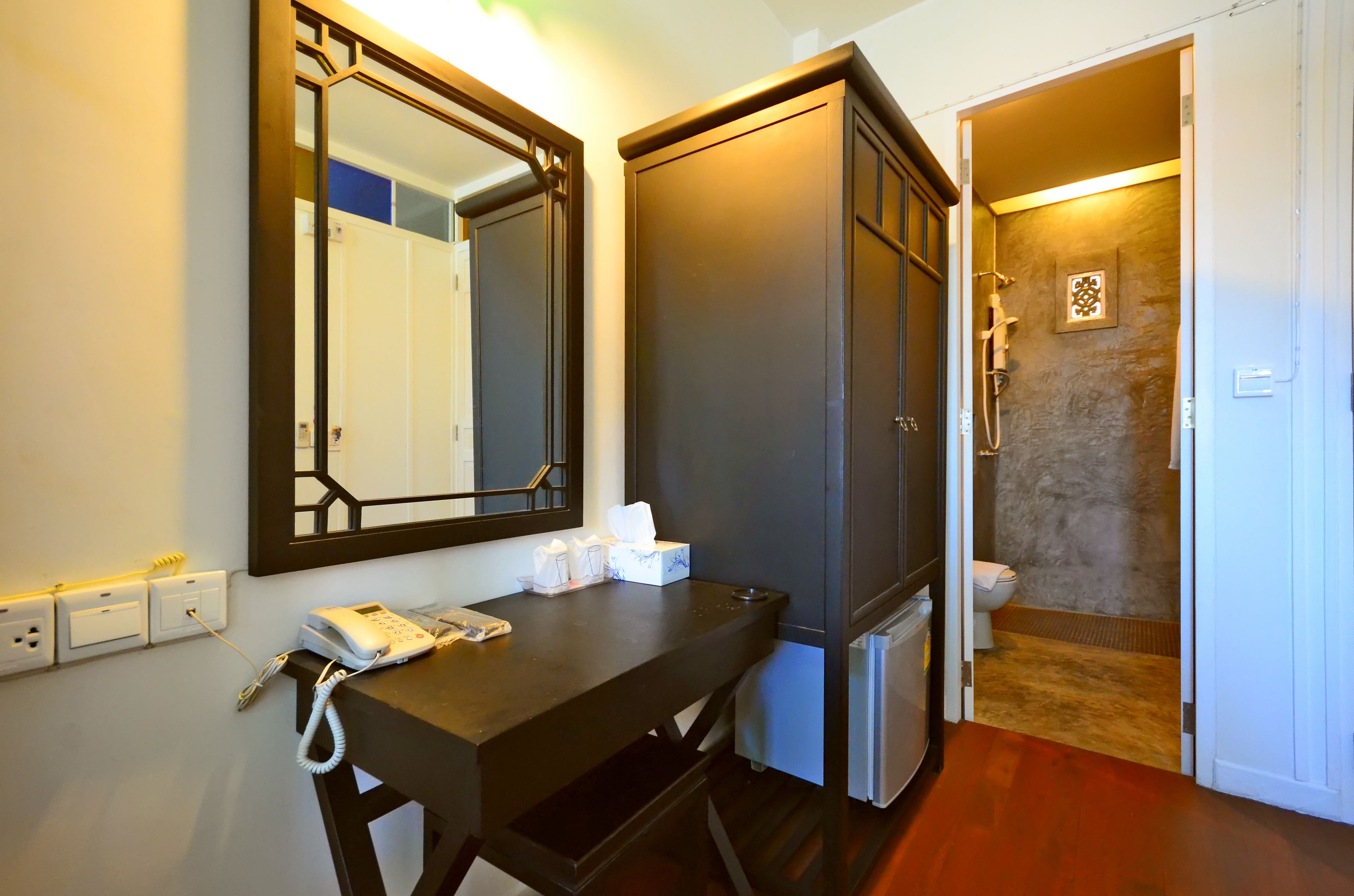 standard room, 1 double bed | desk, blackout curtains, free wifi, bed sheets