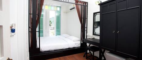 Standard Twin Room, Balcony | Desk, blackout drapes, free WiFi, bed sheets