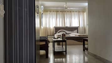 Standard Room (Non AC) | In-room safe, desk, rollaway beds, bed sheets