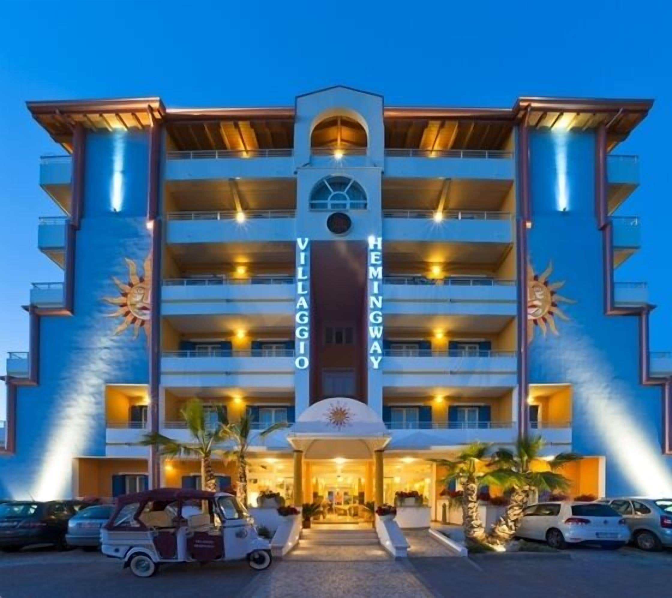 ด้านหน้าที่พัก - ตอนเย็น/กลางคืน
