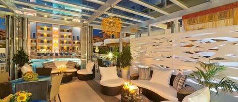 Coin salon dans le hall