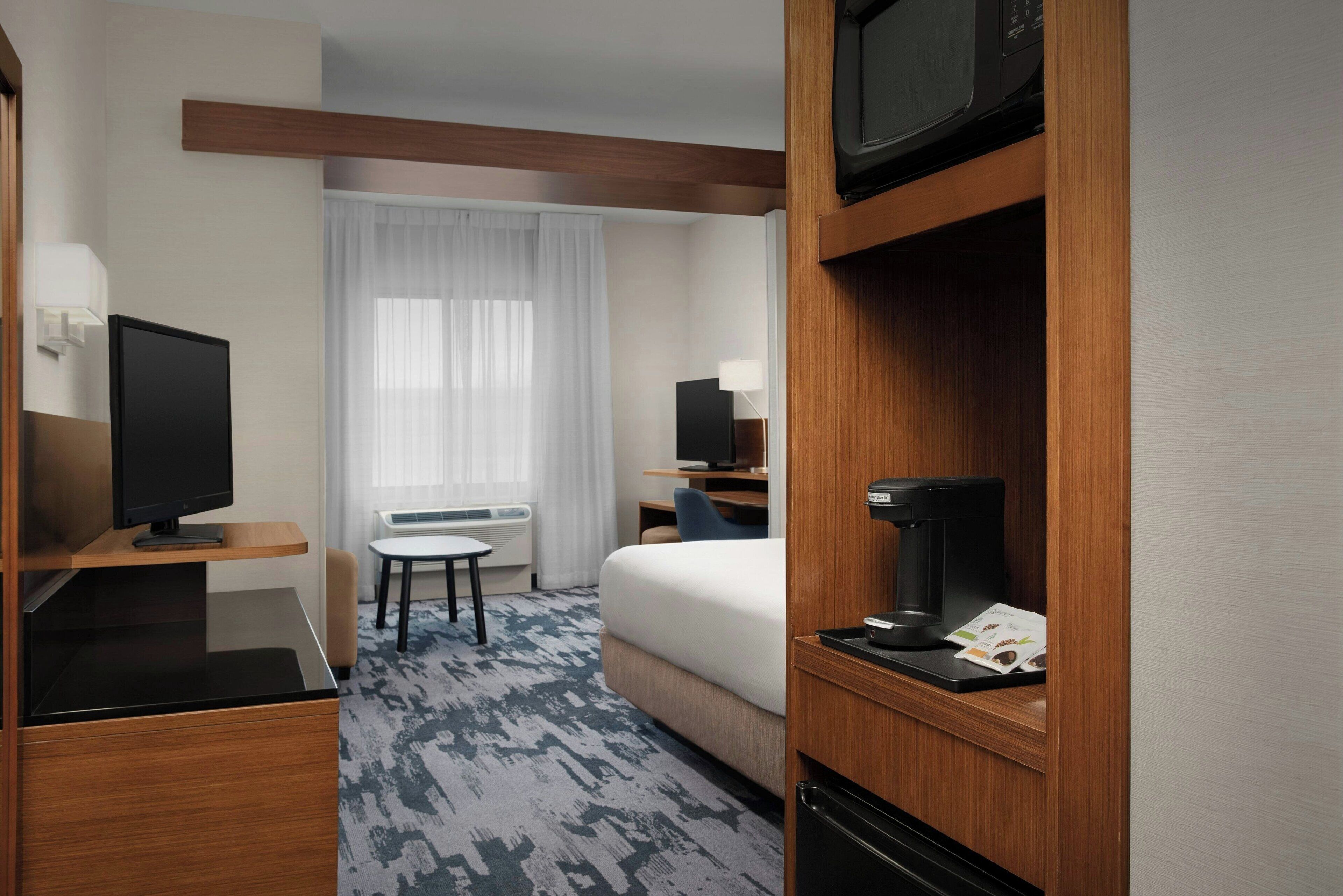 executive suite, 1 king bed with sofa bed | in-room safe, desk, blackout curtains, iron/ironing board