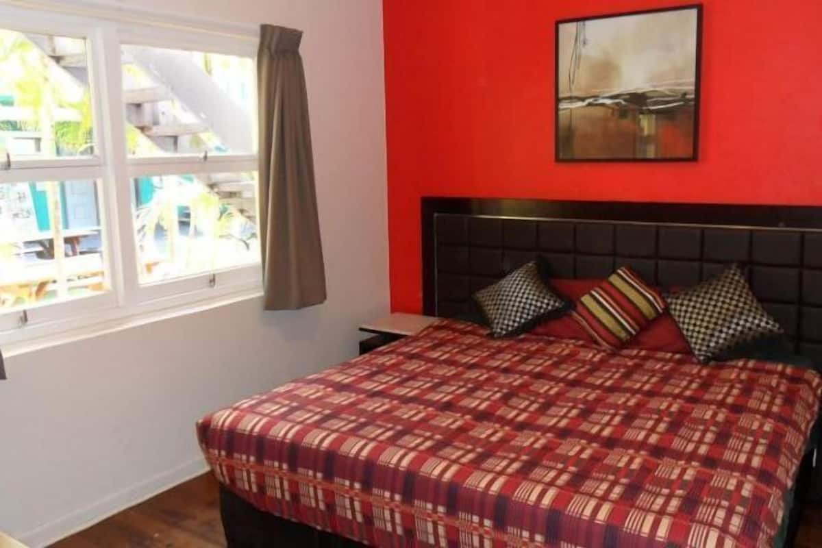 1 bedroom, desk, free WiFi, bed sheets