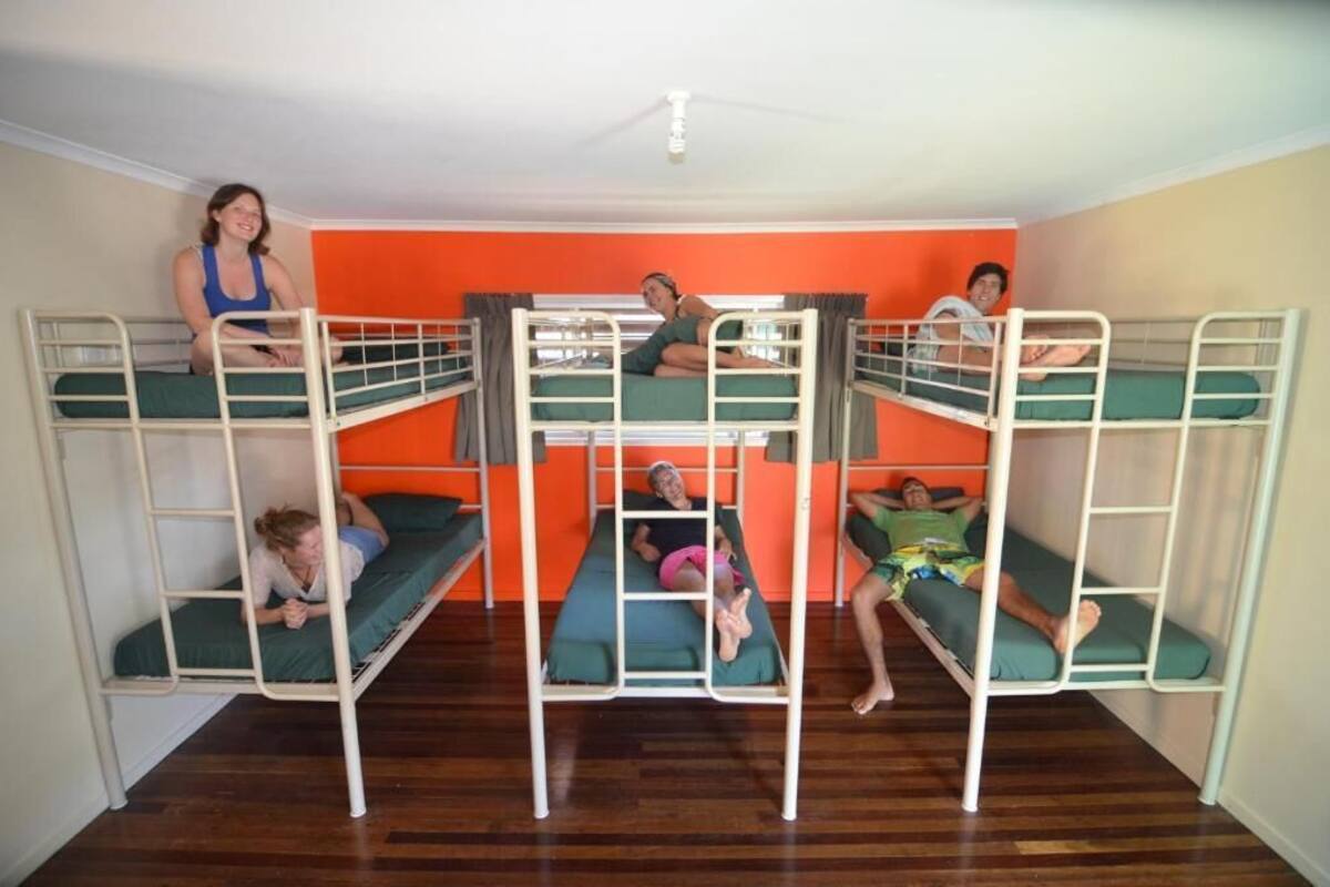 Bed in 10 Bed Mixed Dormitory Room | Bàn, truy cập Internet không dây miễn phí, bộ trải giường 