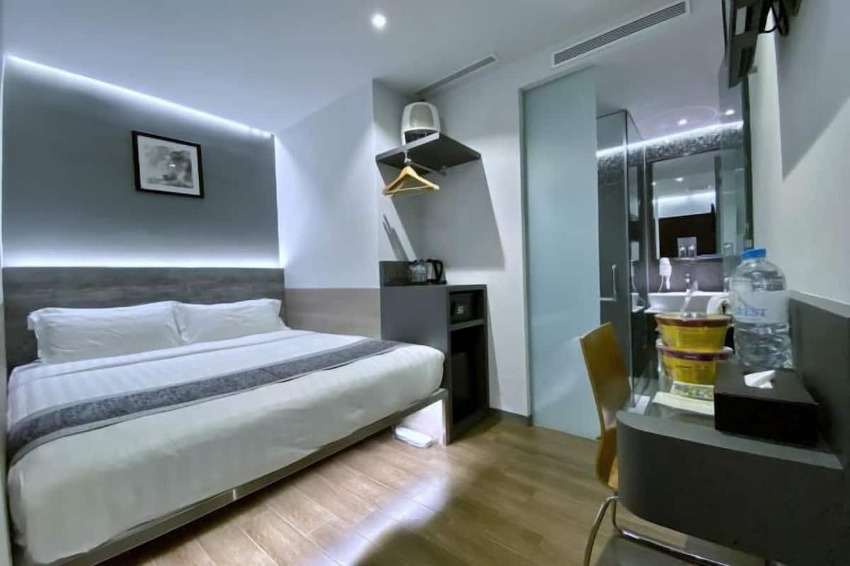 In-room safe, iron/ironing board, free WiFi, bed sheets