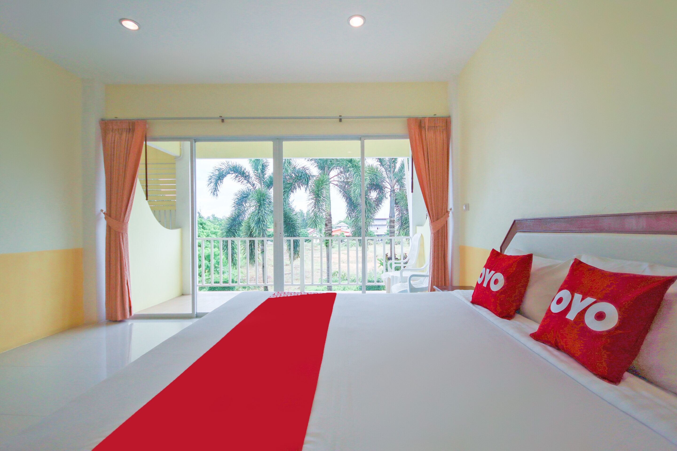 deluxe double room | desk, free wifi, bed sheets