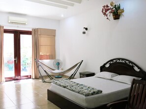 Family Room | Desk, free WiFi - Banana Leaf Hotel (Ho Chi Minh City)