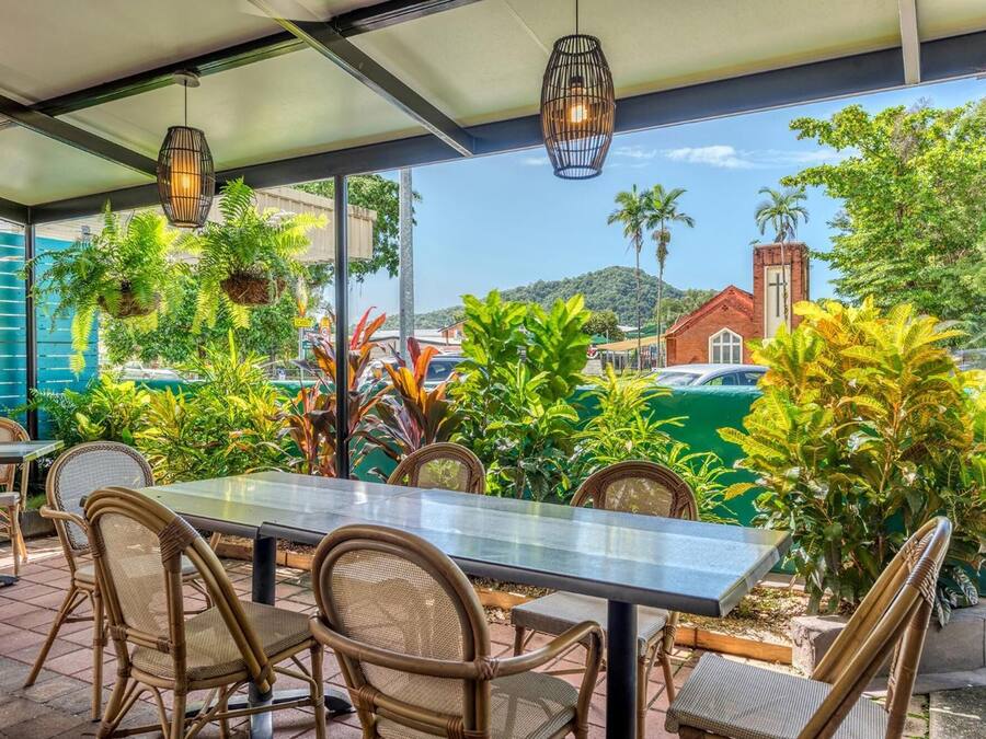 Breakfast, lunch, dinner served; Regional cuisine