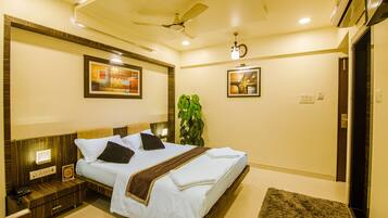 Suite | Living room | 34-inch LED TV with satellite channels, TV