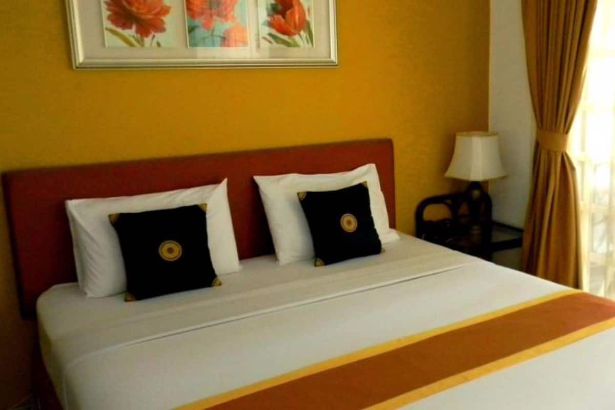 Standard Room | In-room safe, blackout curtains, soundproofing