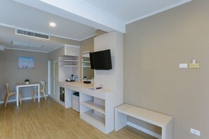 Habitación Deluxe doble | Caja fuerte, cortinas opacas, sistema de insonorización