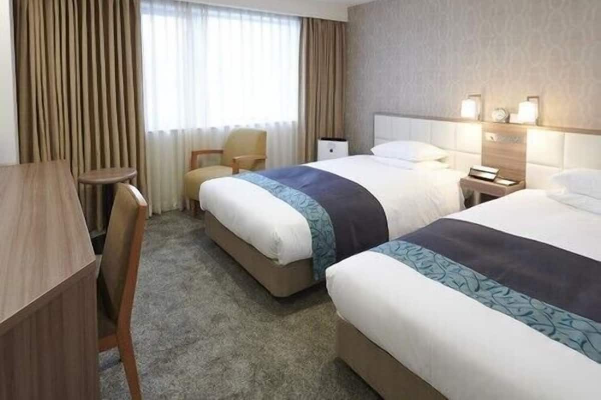 Premium bedding, desk, blackout curtains, soundproofing