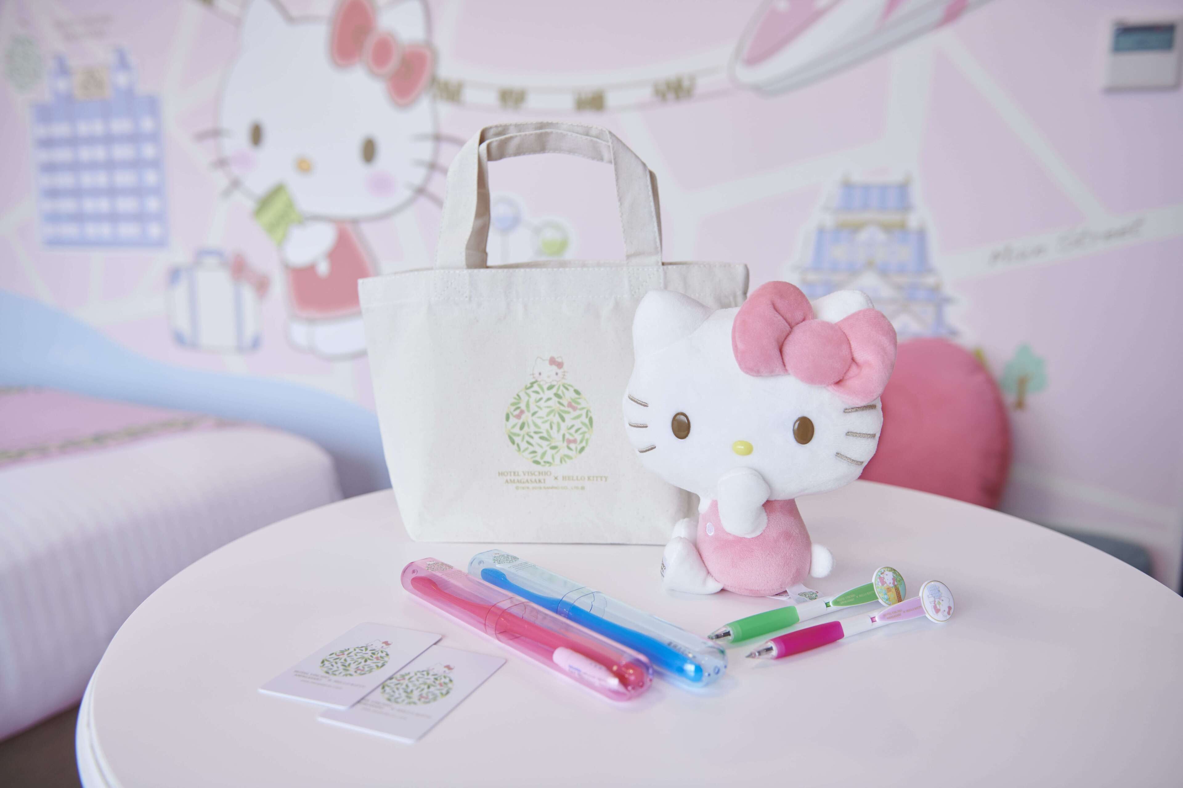 hello kitty vischio no mori room | premium bedding, desk, blackout curtains, soundproofing