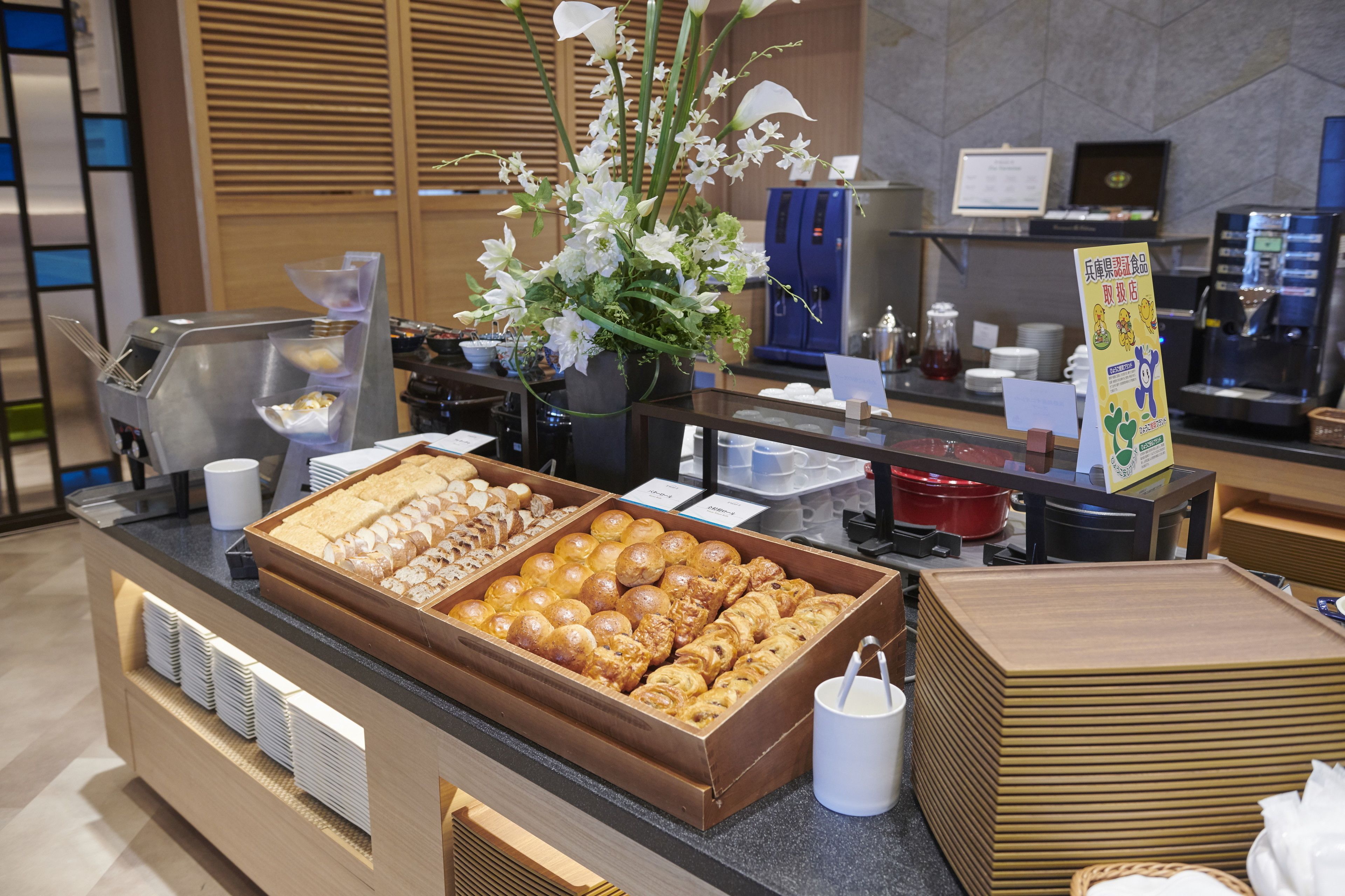 daily buffet breakfast (jpy 1980 per person)