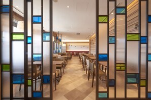 Se sirven desayunos, comidas, cenas y cocina italiana 