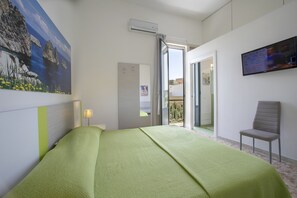 Camera con letto matrimoniale o 2 letti singoli | 高級寢具、布置獨特、書桌、隔音