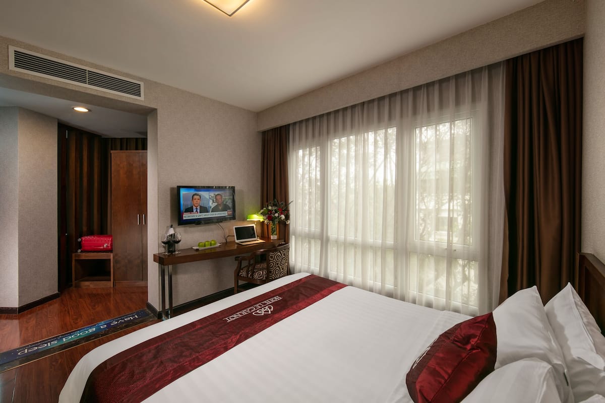 Luxury Double or Twin Room | Minibar, in-room safe, desk, blackout drapes