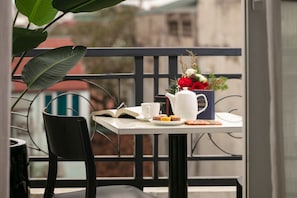Premier Room (City View/Park View) | Terrace/patio