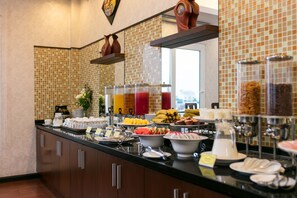 Breakfast, lunch and dinner served - Hotel Le Carnot (Hanoi)