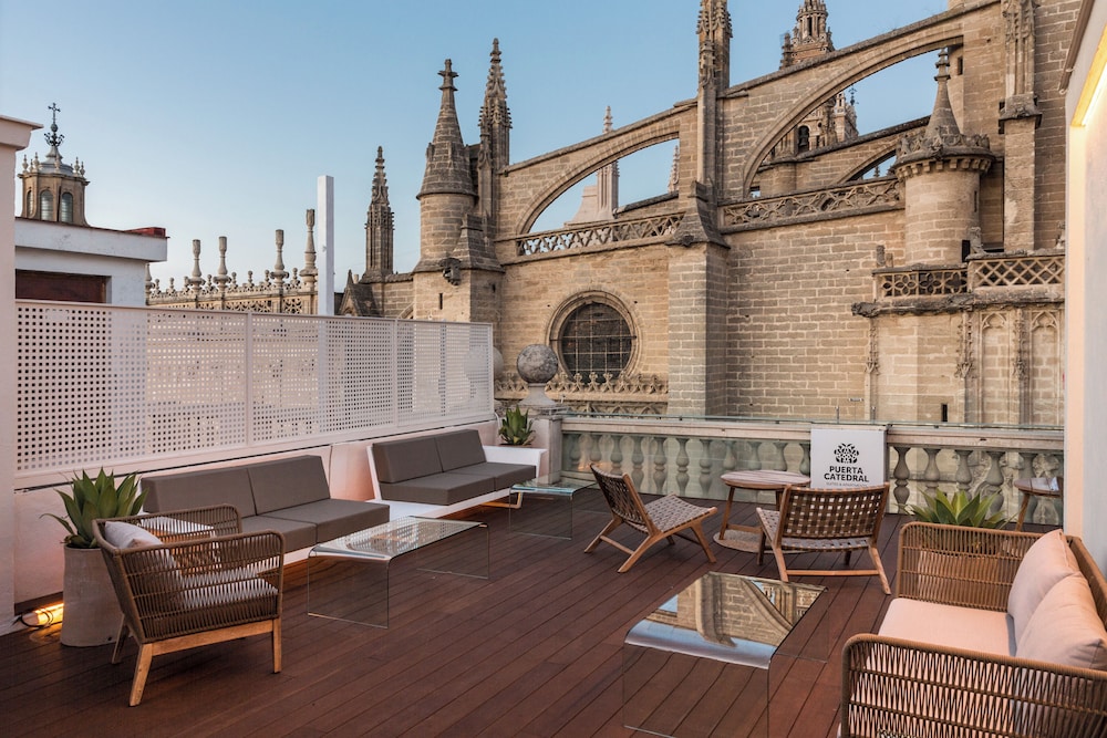 Puerta Catedral Suites by null