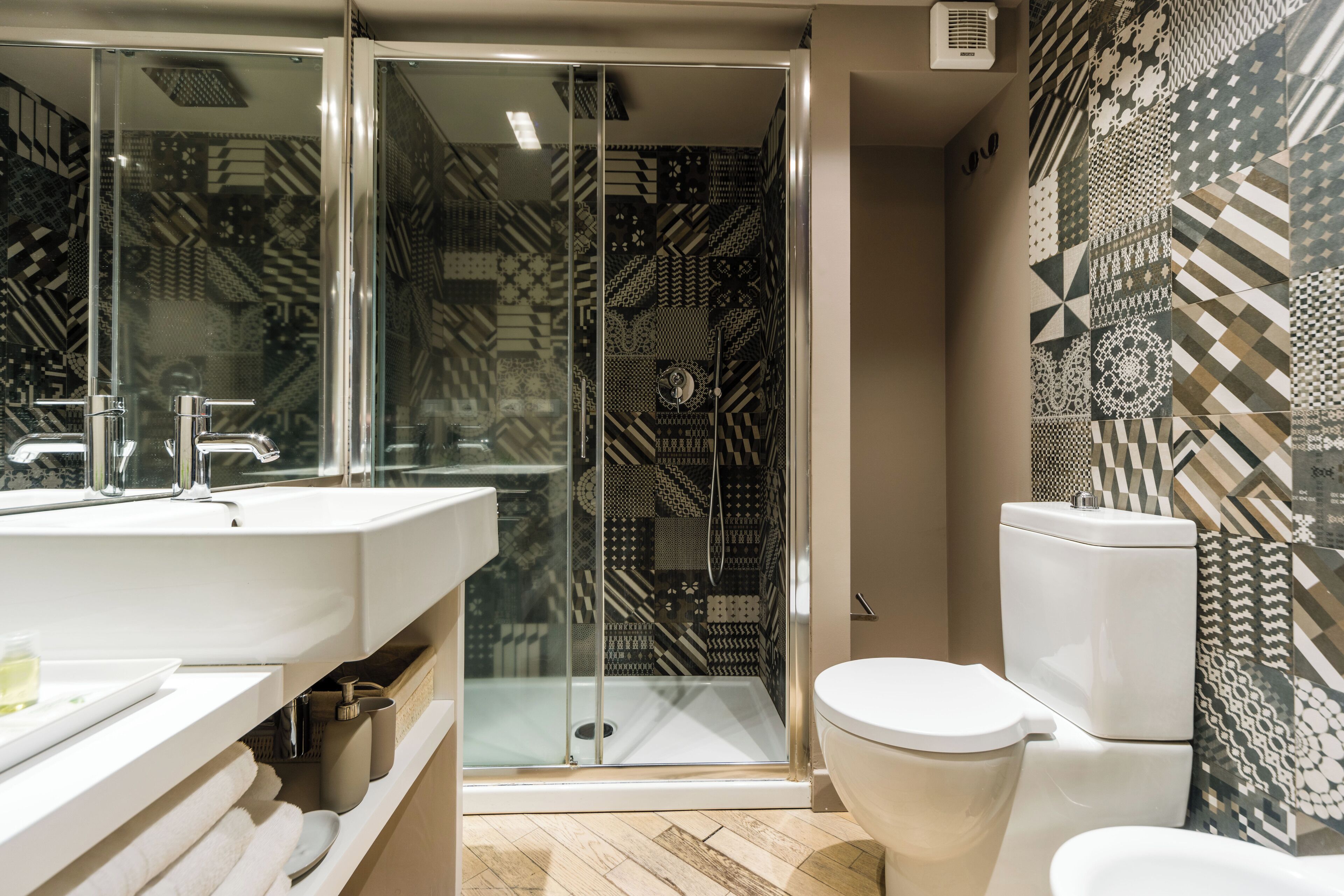 Superior Apartment, Terrace | Bathroom | Shower, free toiletries, hair dryer, slippers