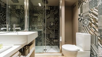 Apartemen Superior, teras | Kamar mandi | Shower, perlengkapan mandi gratis, pengering rambut, dan sandal