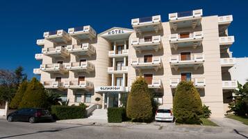 Tägliches Frühstücksbuffet (7 EUR pro Person)