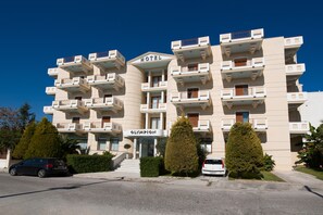 Tägliches Frühstücksbuffet (7 EUR pro Person)