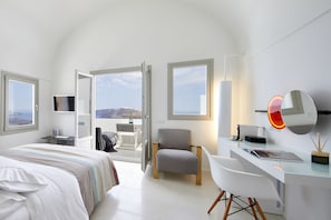 Panoramic View Suite with Full Privacy | เครื่องนอนระดับพรีเมียม, ผ้านวมขนเป็ด, ตู้นิรภัยในห้องพัก