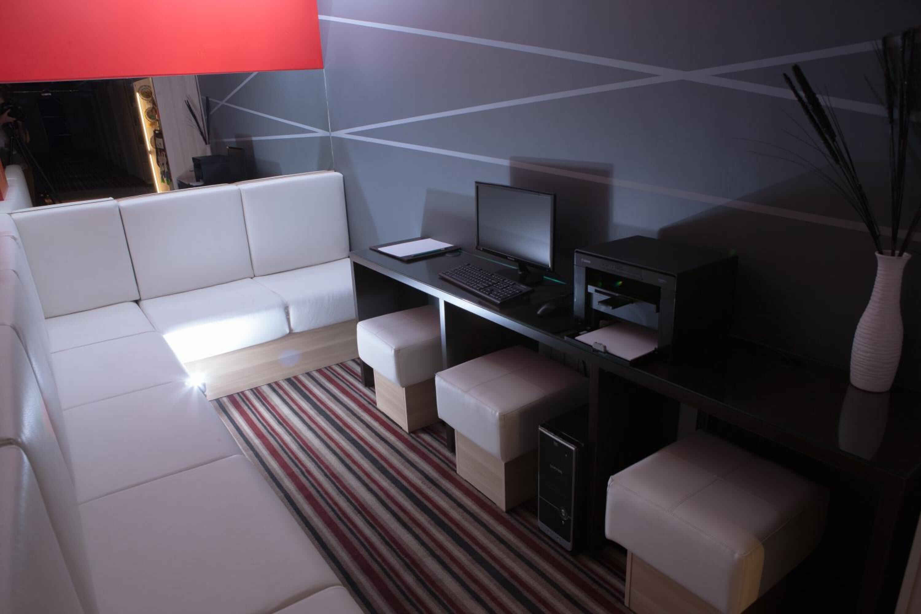 32-inch led tv with digital channels, tv, first-run films