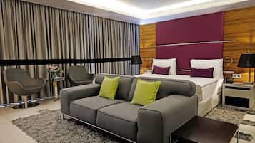 Minibar, coffres-forts dans les chambres, bureau, chambres insonorisées