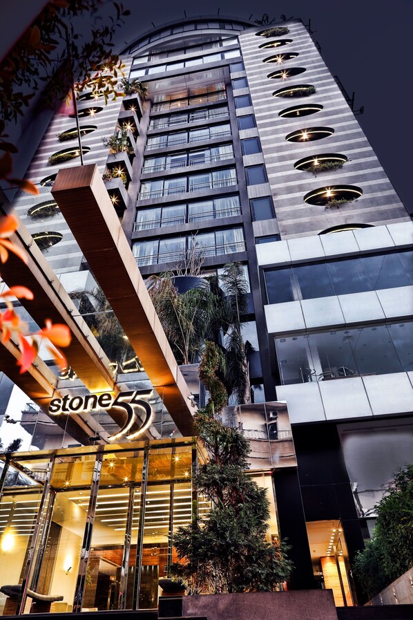 Façade de lâhĂ©bergement - soirĂ©e/nuit