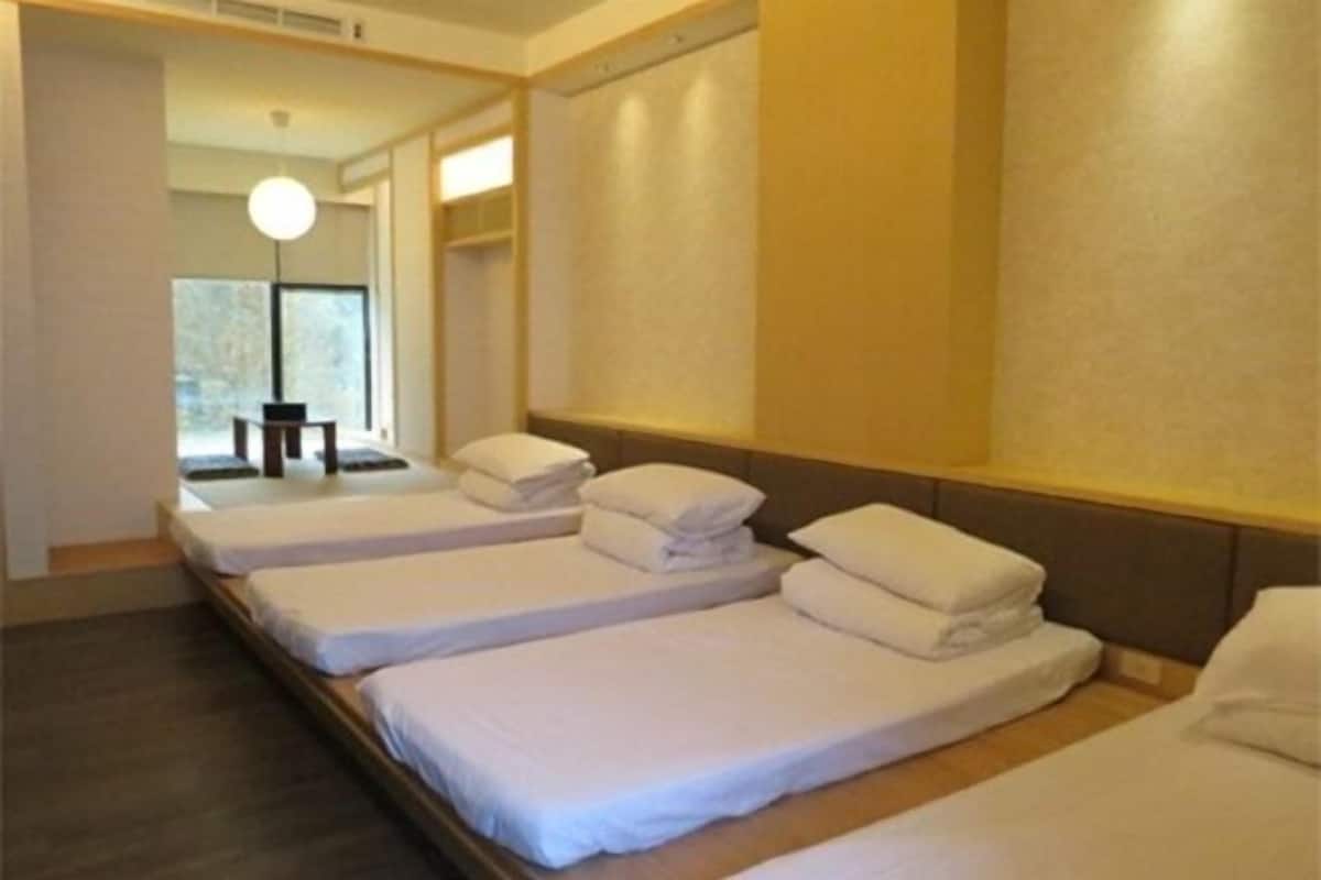 Premium bedding, minibar, free WiFi